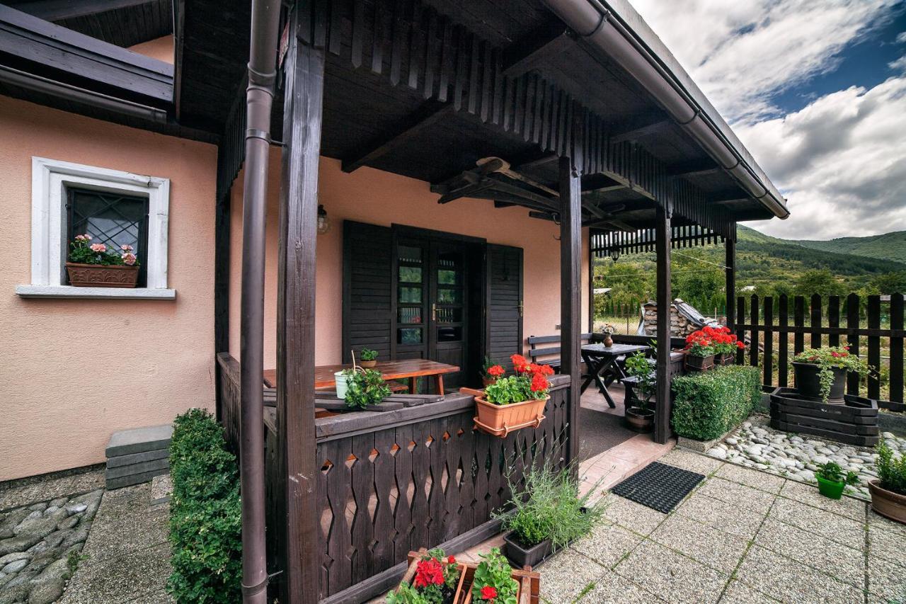 Prazdninovy Dom Eliska*** Villa Frivaldnádas Kültér fotó